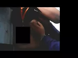 Ładna blondynka ssie ...
